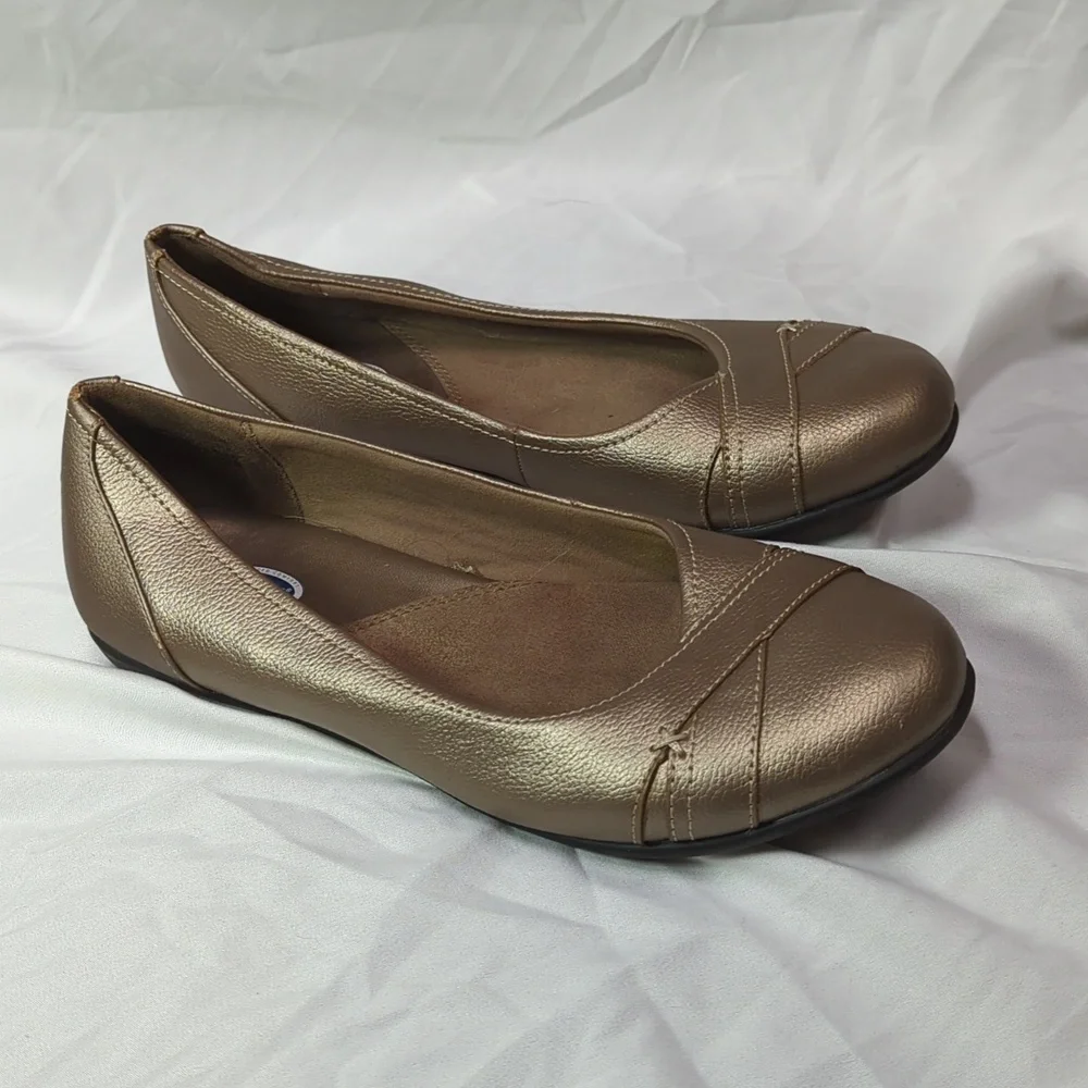 Dr Scholl's Sz 9 Gold/Copper Flats. Comfortable and stylish comfort flats - Picture 2 of 12